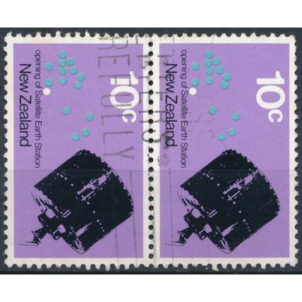 Opening of Satellite Earth Station: 10c Pair - New Zealand 1971 - FH - SG 959