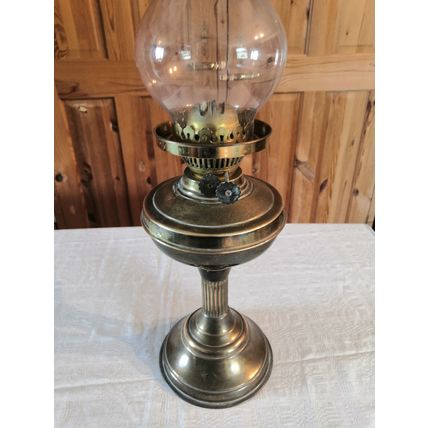 Antique/Vintage Brass & Glass Oil Lamp with Dual Wicks - Excellent Condition