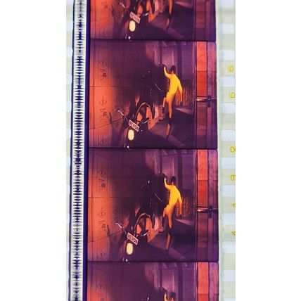 Bruce Lee. Pk VBC - A015o. 1 STRIP OF 5 - 35MM FILM CELLS