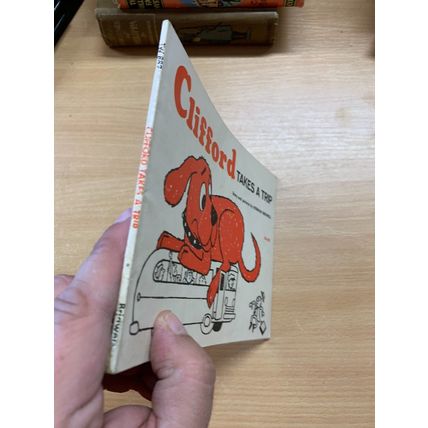 1966 CLIFFORD TAKES A TRIP NORMAN BRIDWELL ILLUSTRATED THIN PAPERBACK BOOK (LL)