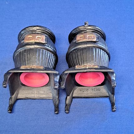 Vintage POT BELLY STOVE Salt & Pepper Shaker Set 3 3/4" Plastoc Wood Oven Spice