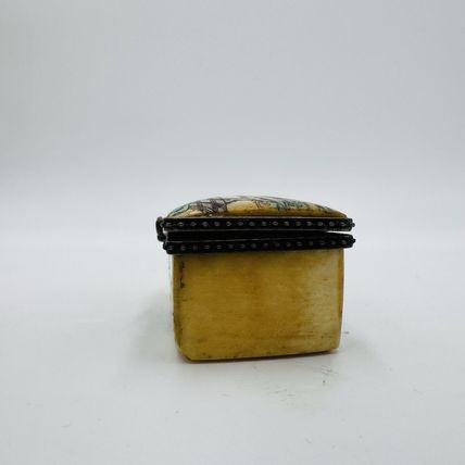 Antique Japanese Hand Carved Trinket Box Geishas Portrait Painted Miniature 3in