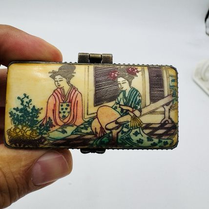 Antique Japanese Hand Carved Trinket Box Geishas Portrait Painted Miniature 3in