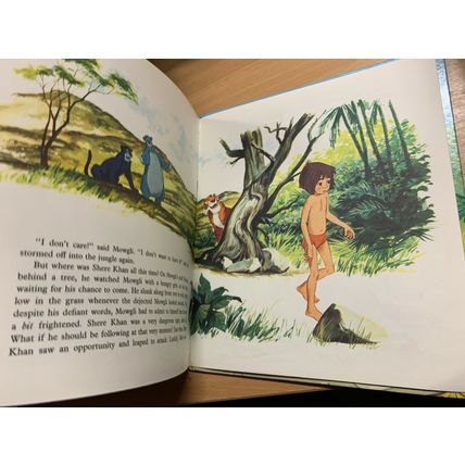1974 WALT DISNEY PRESENTS "THE JUNGLE BOOK" ILLUSTRATED THIN HARDBACK BOOK (LL)
