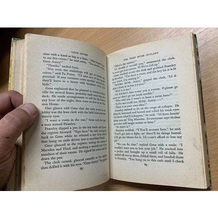 1944 1ST EDITION "GENE AUTREY & THE THIEF RIVER OUTLAWS" ILLUSTRATED BOOK (P3)