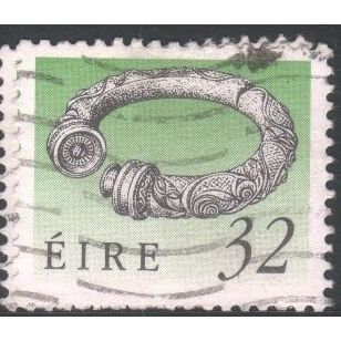 Ireland 1990 - SG810 - 32p black/green - Broighter Collar - used