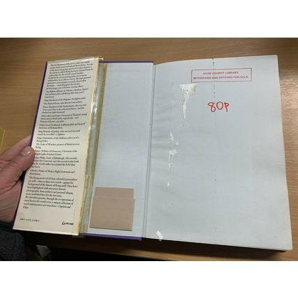 1972 "CAPTAINS & KINGS" ROYAL FAMILY IN AIRCRAFT LARGE HARDBACK BOOK (P6)