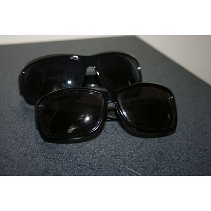 2 Pair of Ladies Sunglasses Plastic Frames 1 Pair Fashion & Polarized