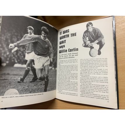 1971 "THE SUN SOCCER ANNUAL 1972" FOOTBALL SOCCER HARDBACK BOOK (P4)