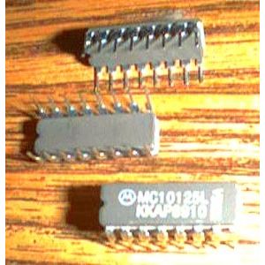 Lot of 25: Motorola MC10125L