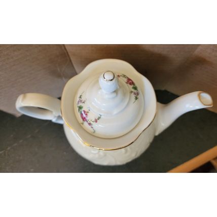 Royal Kent Collection Poland White With Gold & Floral Roses Design China Tea Pot