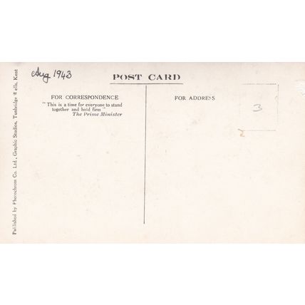 B35 THE ROYAL FAMILY GROUP POSTCARD
