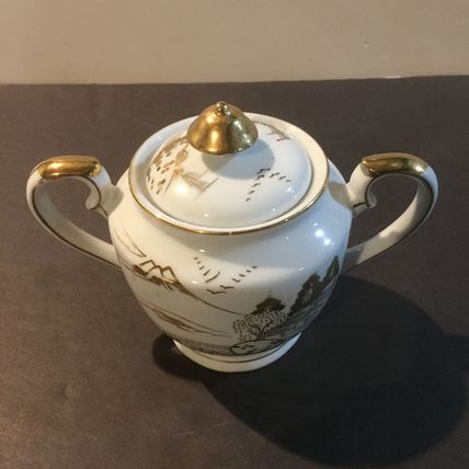 Kutani (KUT 295) Hand-Painted Gold on White Sugar Bowl & Lid