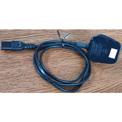 Mains cable 1m C7 IEC "8" plug and UK 13A plug 3A Fuse for amplifier etc 1 off