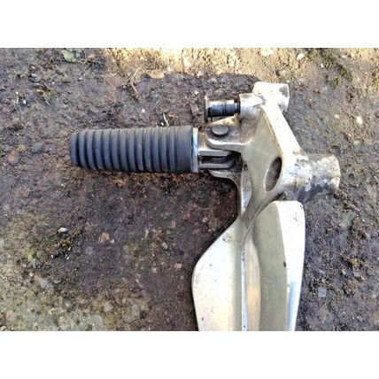 Yamaha XJ600 XJ 600 Diversion 1998 Left Hand Side Foot Hanger Bracket & footrest