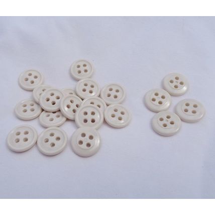 J20 Off White Resin Buttons 15mm 20 Pieces 7/1`6 4 Hole
