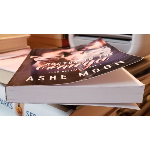 Luna Brothers Bk 2: Doctor to the Omega~Ashe Moon (TSPB/2017/MM MPREG Shifter)