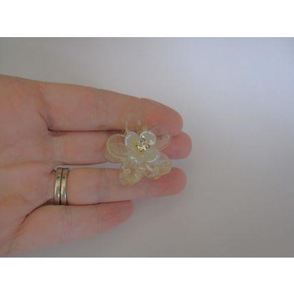 Small clear acrylic crystal flower hair claw clip