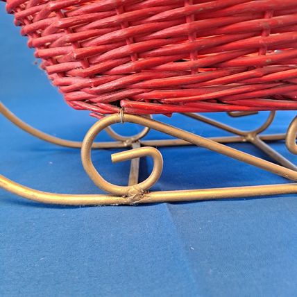 WICKER Metal Christmas SANTA SLEIGH Sled Woven Decor Tabletop Candy Bowl Basket