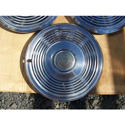 1971 CHEVROLET CAPRICE 15" HUBCAPS MONTE CARLO (1)