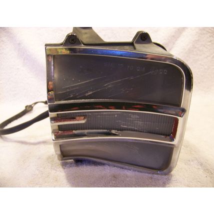 1970 CHRYSLER 300 LH FRONT TURN SIGNAL HOUSING & LENS