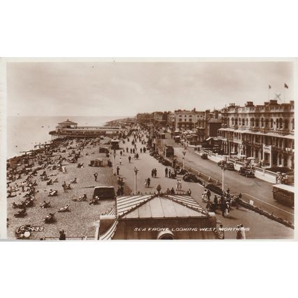 Sea Front Looking West Worthing Sussex Postcard ( SX77537)