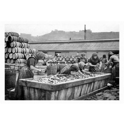 pt3613 - Fisher Girls , Scarborough , Yorkshire - print 6x4