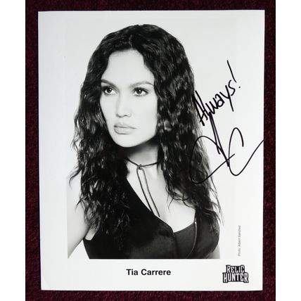 RELIC HUNTER The: original signed photograph ***Tia Carrere***