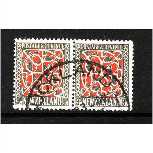 NEW ZEALAND 1935 SG 566 9d SCARLET AND BLACK HORZ PAIR FINE USED#3