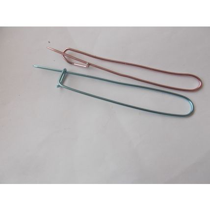 KNITTING HOLDERS METAL X 2 (10/05) # #