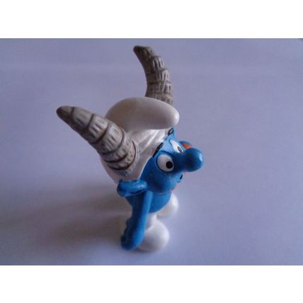 Horoscope smurf Capricorn goat horned