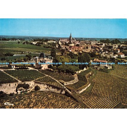 D097112 Saint Emilion. Gironde. Vue aerienne. Au premier plan chateau Ausone. Im
