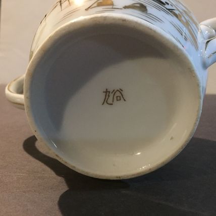 Kutani (KUT 295) Hand-Painted Gold on White Sugar Bowl & Lid