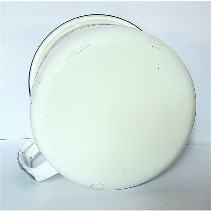 A LARGE WHITE ENAMELLED METAL MUG - 16 x 13 x 11 cm CLEAN CONDITION