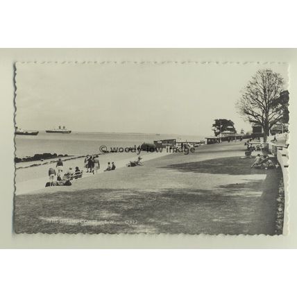 iw0030 - Princes Green , Cowes , Isle of Wight - postcard by Dean
