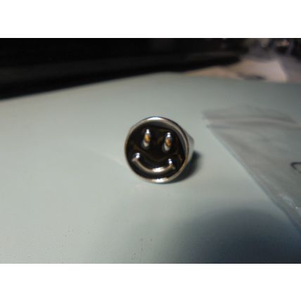 PUT ON A HAPPY FACE!! Happy Face Metal Ring ~ Size 9! Brand New! $12.00 Shipped!