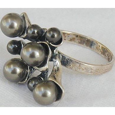 Brown grapes ring