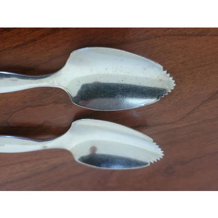 Vintage WM ROGERS MFG CO Silver Plate ORIGINAL ROGERS Serrated Grapefruit Spoons