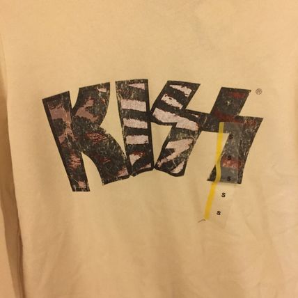 NEW Women's Animal Print Kiss Graphic - Off-White Small Sweatshirt