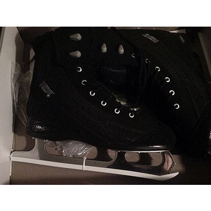 Vic Thinsulate 3M black ice skates US 7 ladies