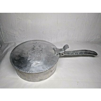Vintage Everlast Metal 552 Hand Forged Aluminum Butler Pan Fruit Pattern