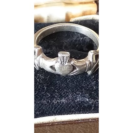 Vintage 1970-s Celtic Claddagh Sterling Silver 925 Ring UK P, US 8 - Beautiful!