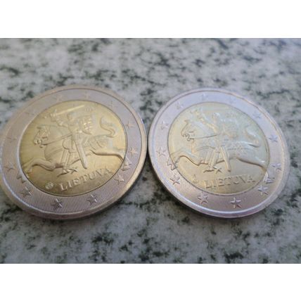Lithuania - 2 differently dated - 2 euro coins - dated 2015 and 2017