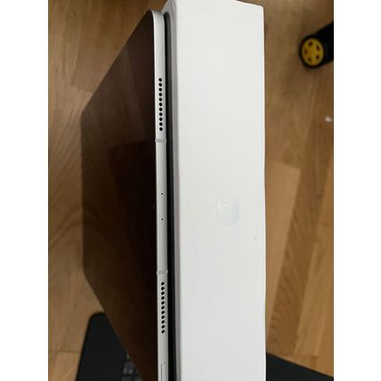 Apple iPad Pro 5th Gen 128GB, Wi-Fi+5G(Unlocked), 12.9 in Silver w/Pen+Keyboard