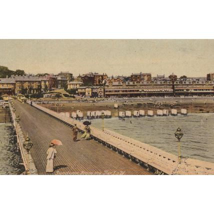 E 917 SANDOWN FROM THE PIER