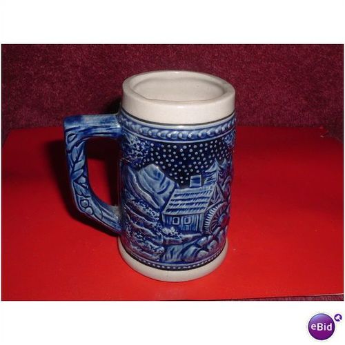 BEER TANKARD /MUG AS SHOWN DEPICTING MEN HAVING DRINK (28/12)