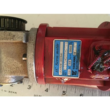 YASKAWA USAREM-01YR41 YASKAWA USAREM-0IYR4I AC SERVO MOTOR ,CG