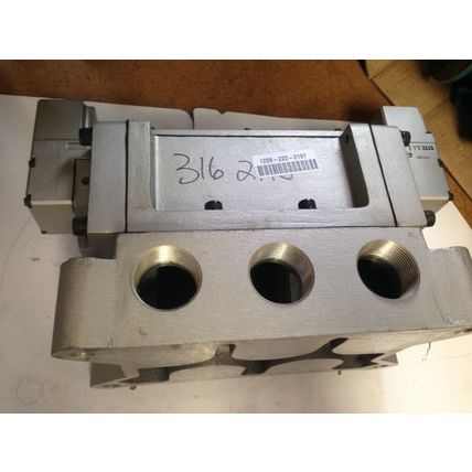 NEW SMC VP4270 PNEUMATIC DOUBLE SOLENOID VALVE VT3112,AC110V COIL,DG