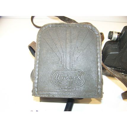 MODEL A-8 UNIVEX CINE CAMERA & CASE MADE IN USA 1930's ART DECO VINTAGE
