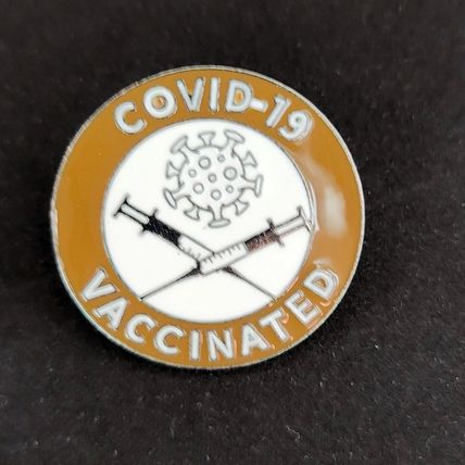 Enamelled Pin Badge Vaccinated Metal Gift Badges 3.5cm Collectable BA114